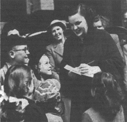 Judy Garland signing autographs in Edinburgh 1951