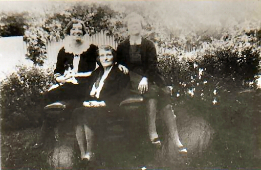 Jock McLachlan -  dau  Ida  - wife  Emma  nee Kearney  - gr dau  Gwen Henkes