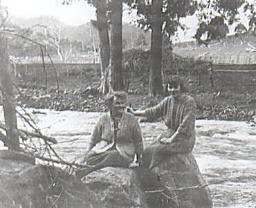 Agnes McLachlan after Andrew George's death circa1930 @ Stewarts Brook NSW with daughter, Nell