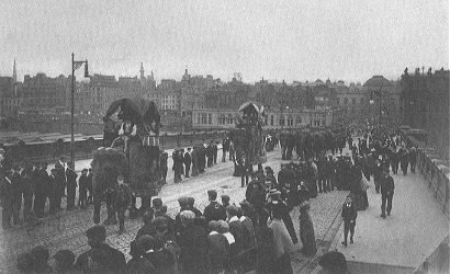 A circus on North Bridge: The hotel under construction in the background